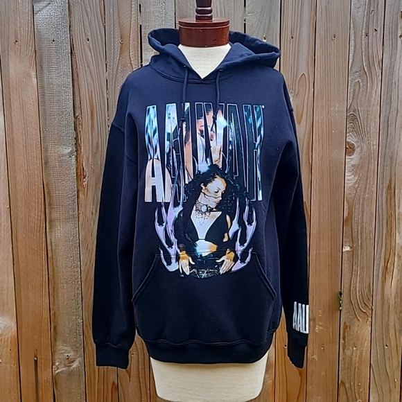 Hot Topic Tops - NwT Aaliyah graphic pullover sweatshirt